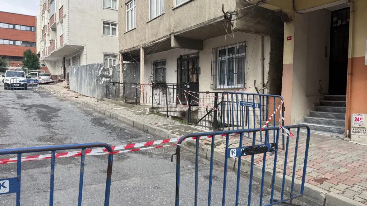 Küçükçekmece'de çatlak bulunan apartman tahliye edildi