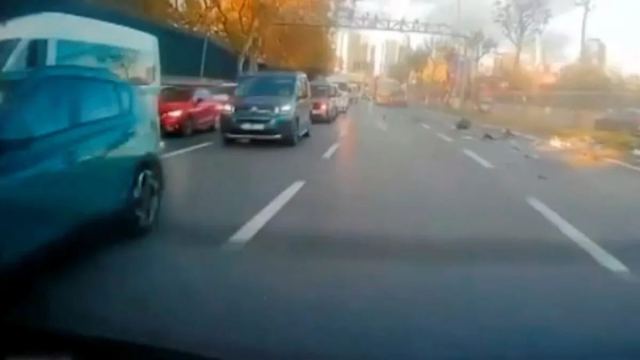 Sarıyer'de cip ile İETT otobüsü çarpıştı, 3 yaralı