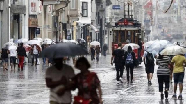 İstanbul'da Sağanak Yağış ve Fırtına Bekleniyor