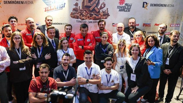 Selçuk Bayraktar, Demirören Medya standını ziyaret etti