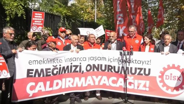 Devrimci Emekliler Sendikası TÜİK önünde eylem gerçekleştirdi