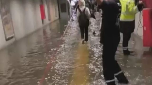 İstanbul'da sağanak yağış toplu ulaşımı olumsuz etkiledi