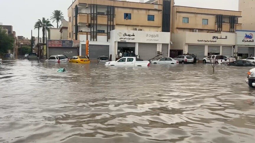 Trablus'ta Şiddetli Yağmur Yol ve Caddeleri Su Bastı