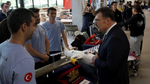 İTÜ Rektörü Mandal, TEKNOFEST'te Başarı Gösteren Öğrencilerle Buluştu