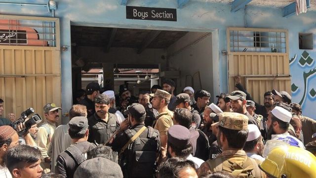 Pakistan'da okul çatısının çökmesi sonucu 28 kişi hayatını kaybetti