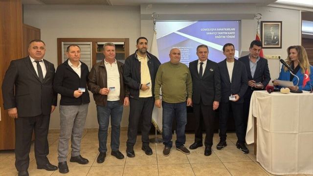 İstanbul'da 44 Gümüş Eşya Sanatkarına Kart Verildi