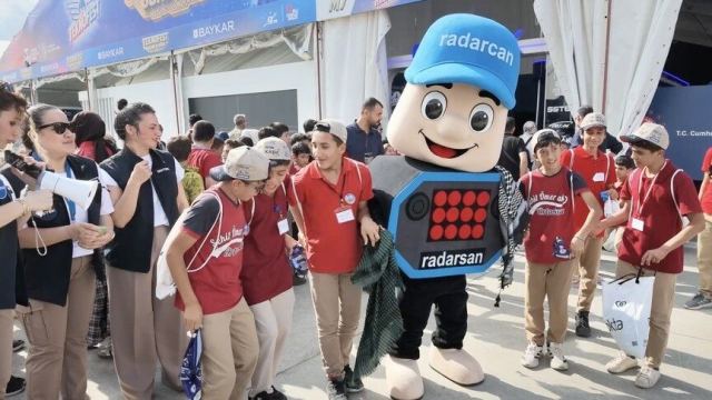 TEKNOFEST'te Öğrenciler Radarcan ile Halay Çekti