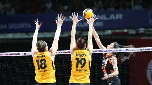 Eczacıbaşı Peron İstanbul, Vakıfbank ile karşılaşıyor