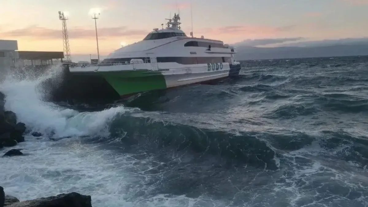 İstanbul'da Deniz Ulaşımına Fırtına Engeli