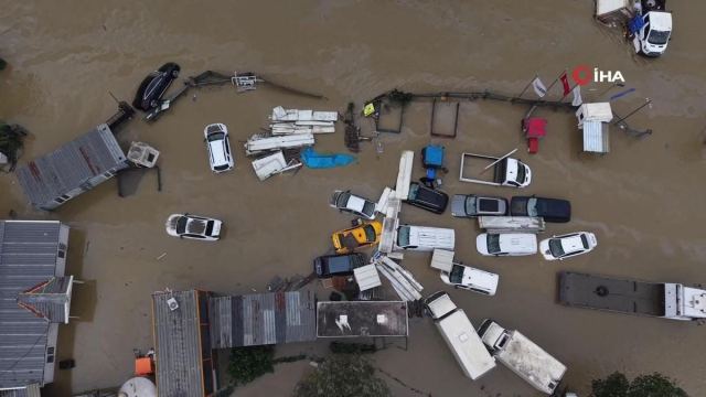 İstanbul'da Selden Zarar Gören Esnafa 80 Milyon TL Destek Sağlanacak