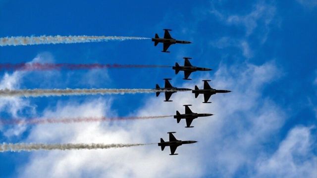 Türk Yıldızları Şanlıurfa'da TEKNOFEST'te gösteri uçuşu yaptı