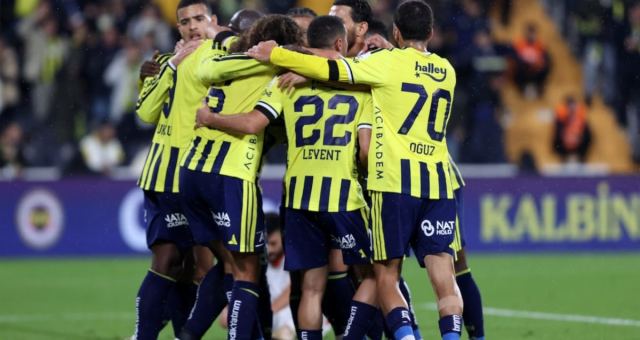 Fenerbahçe, Slavia Prag'ı Ağırlayarak İlk Galibiyetini Arıyor