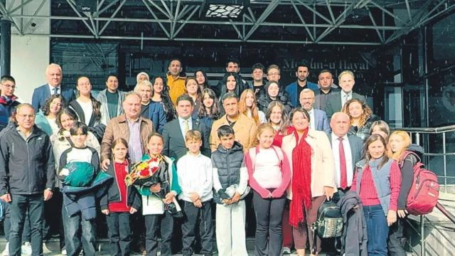 İstanbul'dan Hakkâri'ye giden öğrenciler 'Bizim Gök Kubbemiz' projesinde buluştu