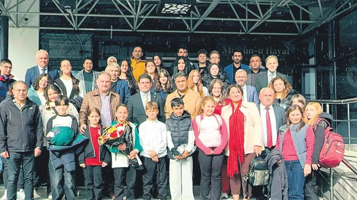 İstanbul'dan Hakkâri'ye giden öğrenciler 'Bizim Gök Kubbemiz' projesinde buluştu