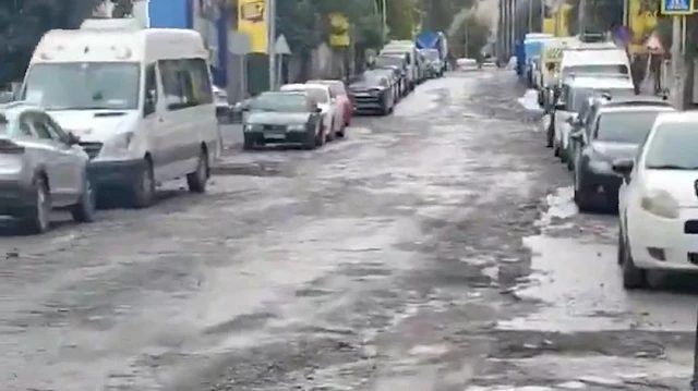 İSKİ'nin Kazı Çalışmaları Fatih ve Çevresinde Trafik Sorunu Yarattı