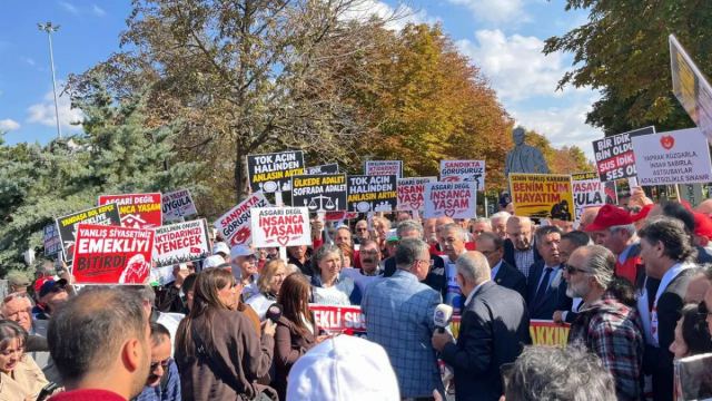 Emekliler Kadıköy'de Eylem Yapacak: Onurumuz İçin Mücadele Ediyoruz
