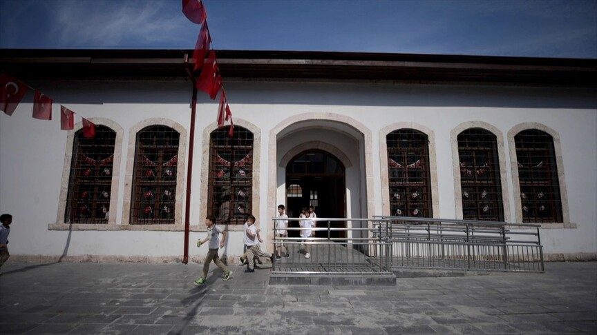 Yedi Ocak İlkokulu 115 Yıldır Eğitim Veriyor
