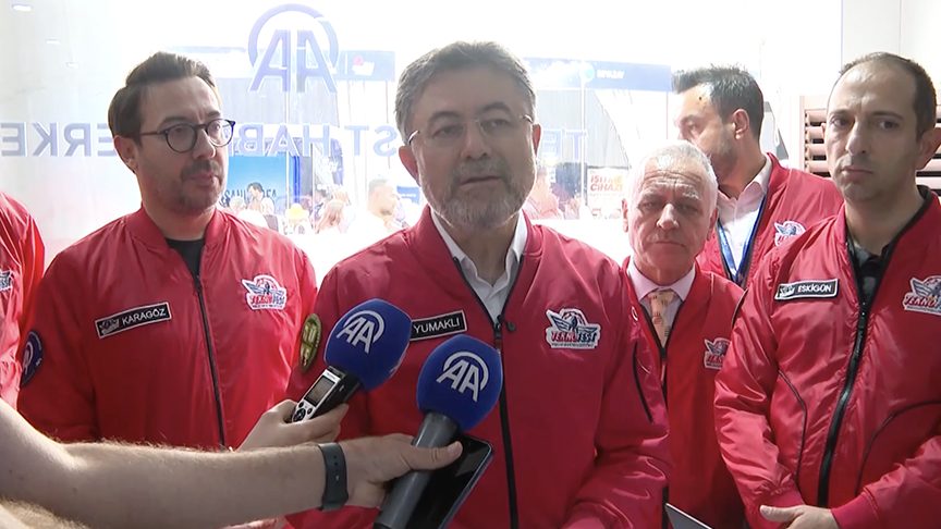 Tarım ve Orman Bakanı Yumaklı, TEKNOFEST'te AA standını ziyaret etti
