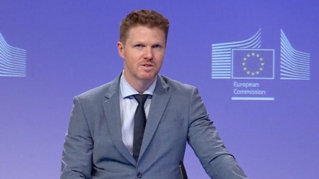 {"title": "AB, Rusya'nın yıldırma taktiklerine karşı duracak", "summary": "AB Komisyonu sözcüsü Christian Wigand, Rusya'nın korku yayma taktiklerine karşı duracaklarını açıkladı. N