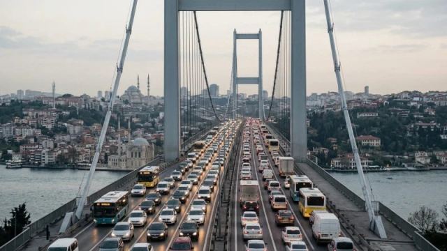 İstanbul'da sabah saatlerinde trafik yoğunluğu yüzde 85'e ulaştı