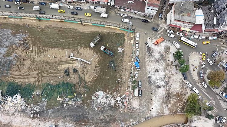 Ayazağa ve Kemerburgaz'da sel felaketi sonrası temizlik çalışmaları