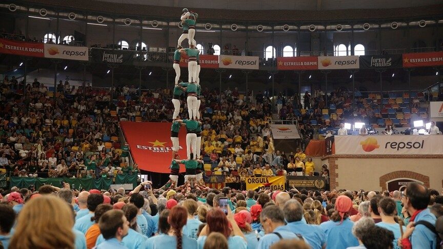 İnsan kuleleri Tarragona'daki festivalde bir araya geldi