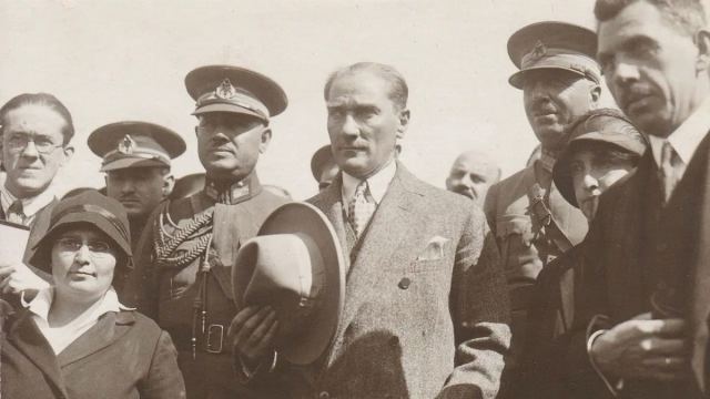 Atatürk’ün Edebiyatla Olan İlişkisi ve Şiirleri