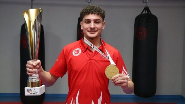 Berat Önal, Dünya Şampiyonu Olmanın Gururunu Yaşıyor