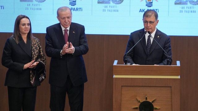 İzmir Büyükşehir Belediye Başkanı Tugay: İzmir'i yeniden inşa edeceğiz