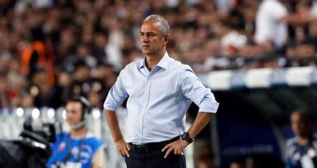 Fenerbahçe taraftarından İsmail Kartal'a istifa çağrısı