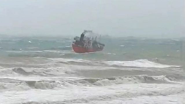 Sarıyer açıklarında LPG tankeri fırtınada sürüklendi