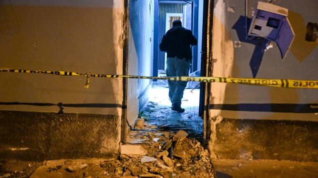 Adana'da müstakil eve el yapımı patlayıcı atıldı