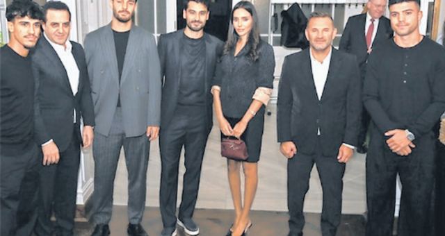 Okan Buruk, Kriz İddialarına Fotoğrafla Yanıt Verdi