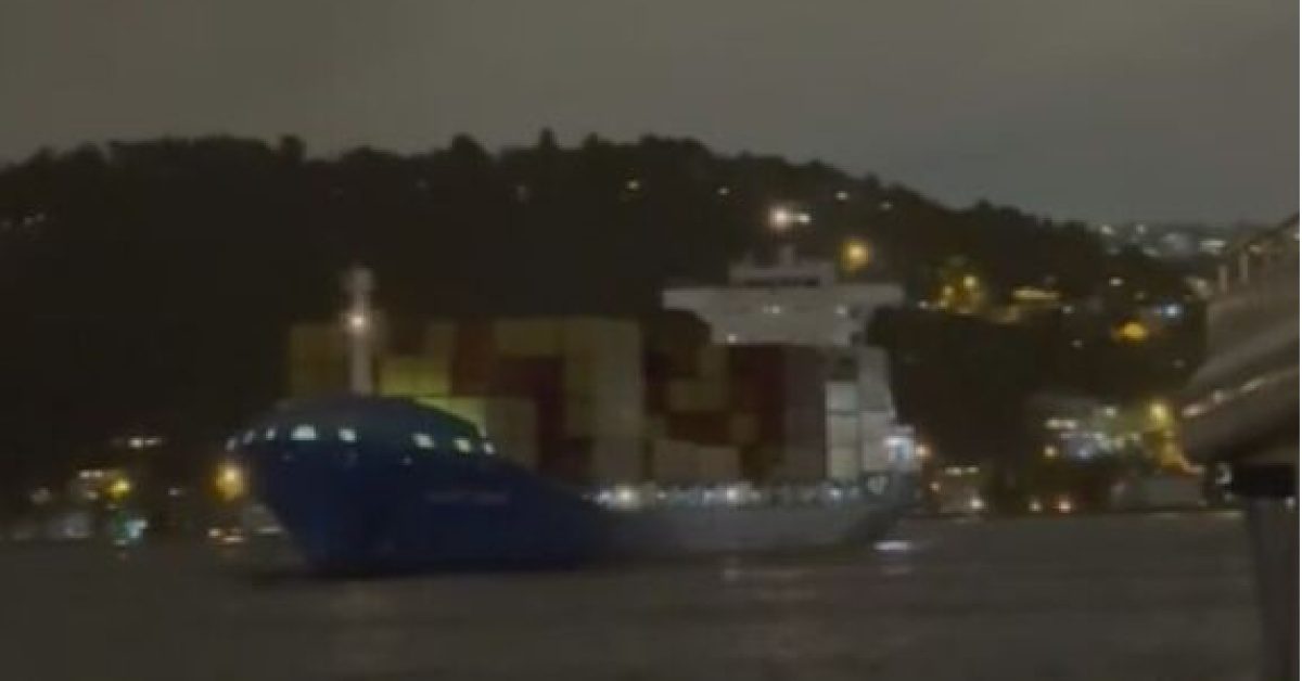 İstanbul Boğazı'nda Sürüklenen Gemi Kurtarıldı