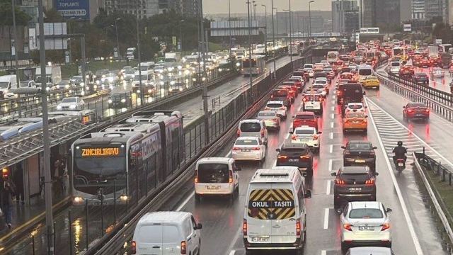 İstanbul'da akşam saatlerinde trafik yoğunluğu yüzde 89'a ulaştı