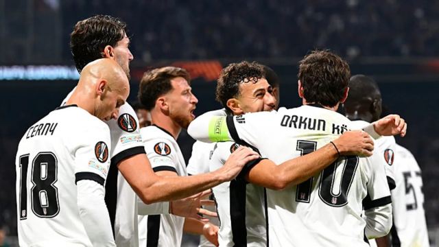 Beşiktaş'ta Savunma Hattında Forma Rekabeti Artıyor