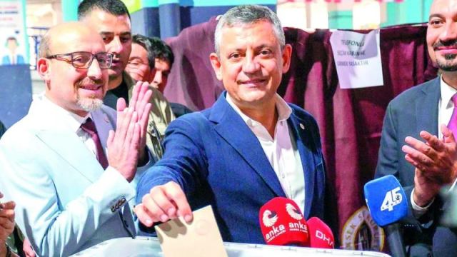 İzmir'de Yeni Parti İl Başkanlığı Yarışı Kızıştı
