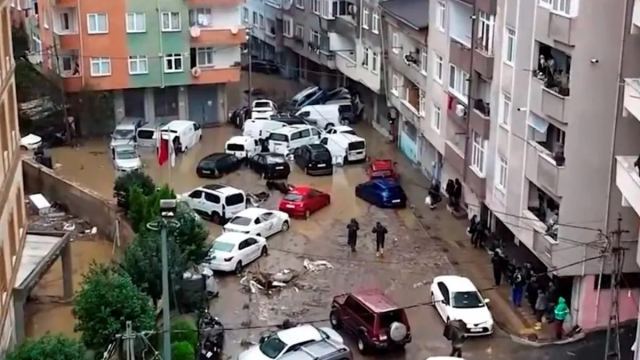 Ayazağa'da Sel Sonrası Temizlik Çalışmaları Başladı