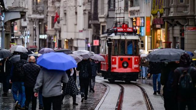İstanbul'a yağış dönüyor: AKOM hava durumu tahmini açıkladı