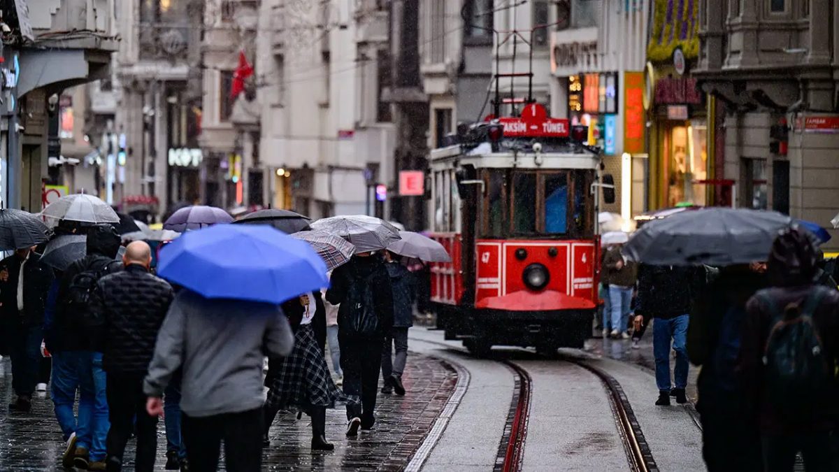 İstanbul'a yağış dönüyor: AKOM hava durumu tahmini açıkladı