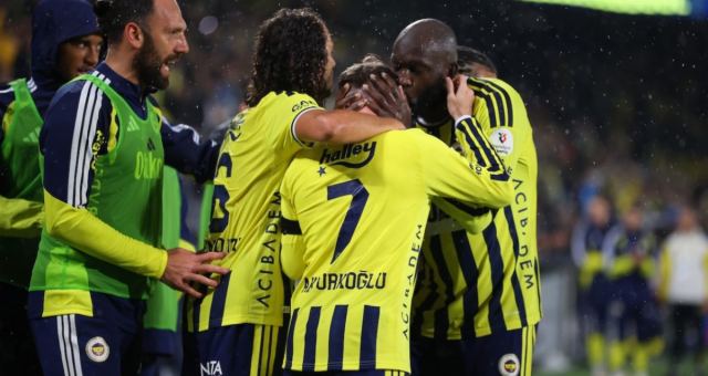 Fenerbahçe, Kadıköy'de Slavia Prag'ı Ağırlıyor