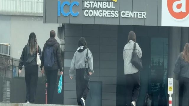 İstanbul'da konser sırasında fenalaşan 1 kişi hayatını kaybetti