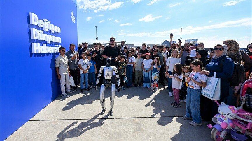 Civan İnsansı Robotu, TEKNOFEST'te AA Standını Ziyaret Etti
