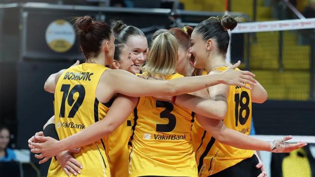 VakıfBank, Beşiktaş'ı 3-1 yenerek Sultanlar Ligi'ne başladı