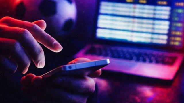 İstanbul'da Yasa Dışı Bahis SMS'lerine Operasyon: 24 Gözaltı