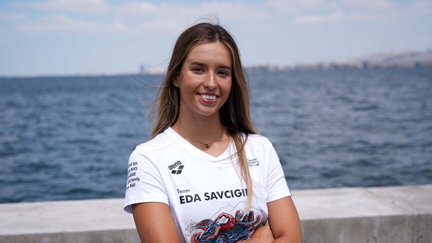Eda Savcıgil, Catalina Kanalı'nı çifte rekorla geçti