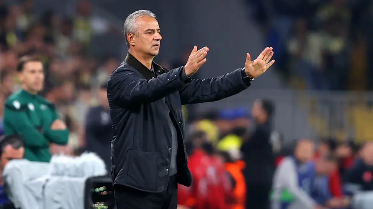 Kadıköy'de Fenerbahçeliler İsmail Kartal'a istifa çağrısında bulundu