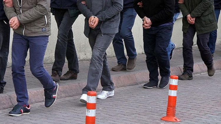 FETÖ'nün Emniyet Mahrem Yapılanmasına Operasyonda 14 Tutuklama