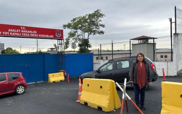Özgül Saki, Metris'te LGBTİ+ Tutukluları Ziyaret Etti