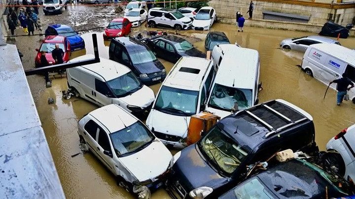 Murat Kurum: İstanbul için turuncu, 36 il için sarı uyarı